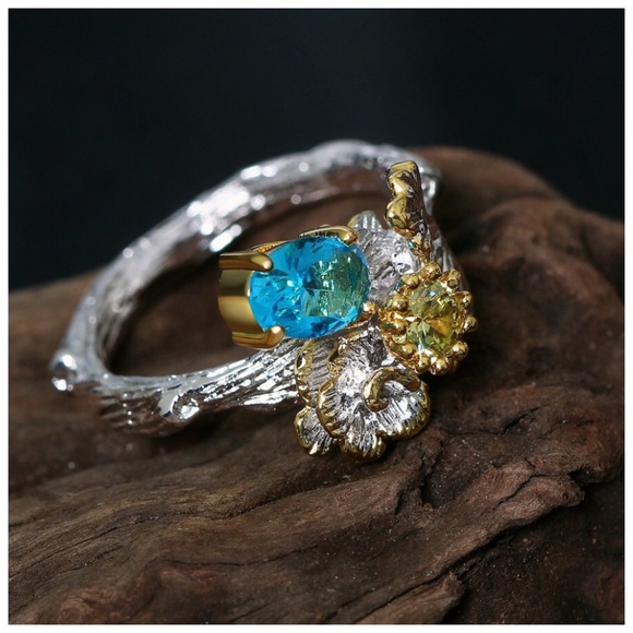 🎁 Swarovski Crystals & Zircon The Tari Twisted Vine Ring - Picture 3 of 5